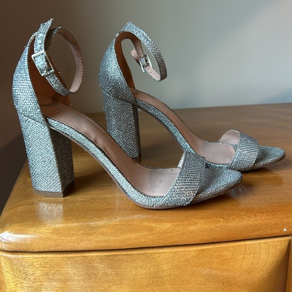 Woman’s silver size 6 high heel shoes - Picture 5 of 5